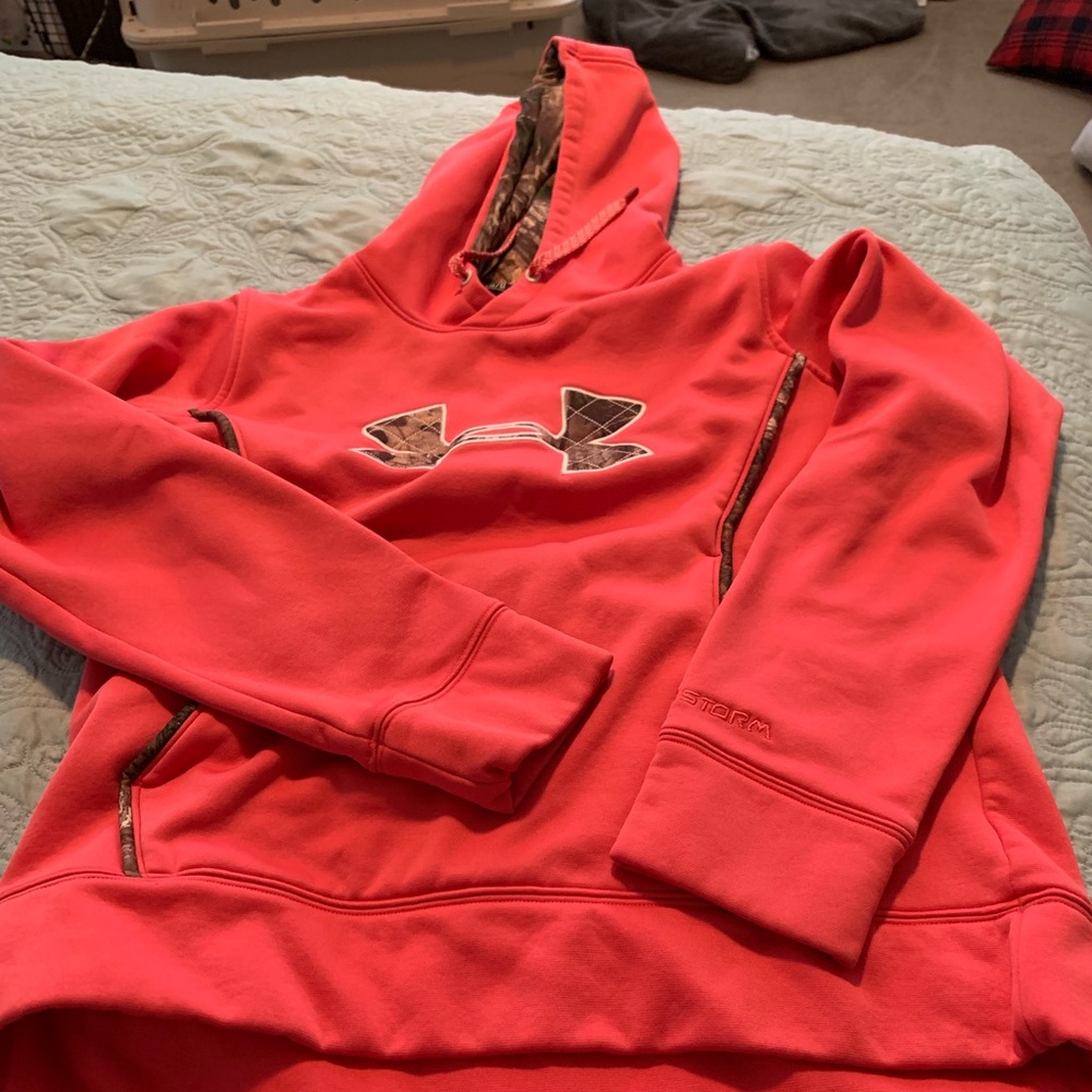 Camo under armour sweatshirt